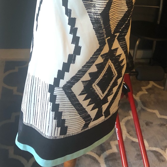 Fits like size 6. Sleeveless modern dress with Southwestern abstract design - Picture 9 of 10